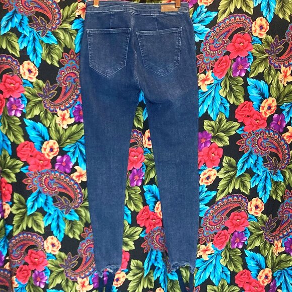 WOMEN'S BULL&BEAR DENIM SKINNY JEANS WITH BOOTSTRAPS WOMENS SIZE 8 (EUR 36) - Picture 2 of 5
